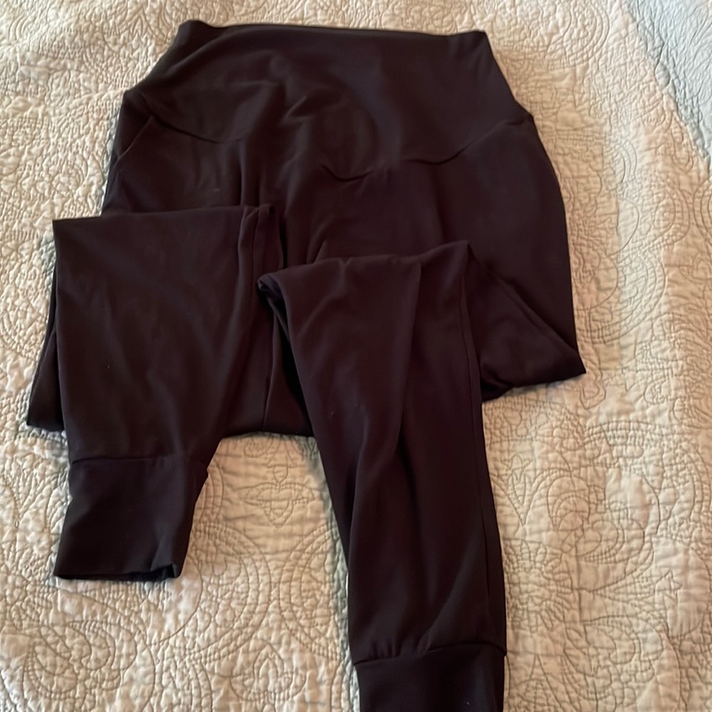 Size Medium maternity/post-Partum soft/comfy pants with pockets and fitted ankle